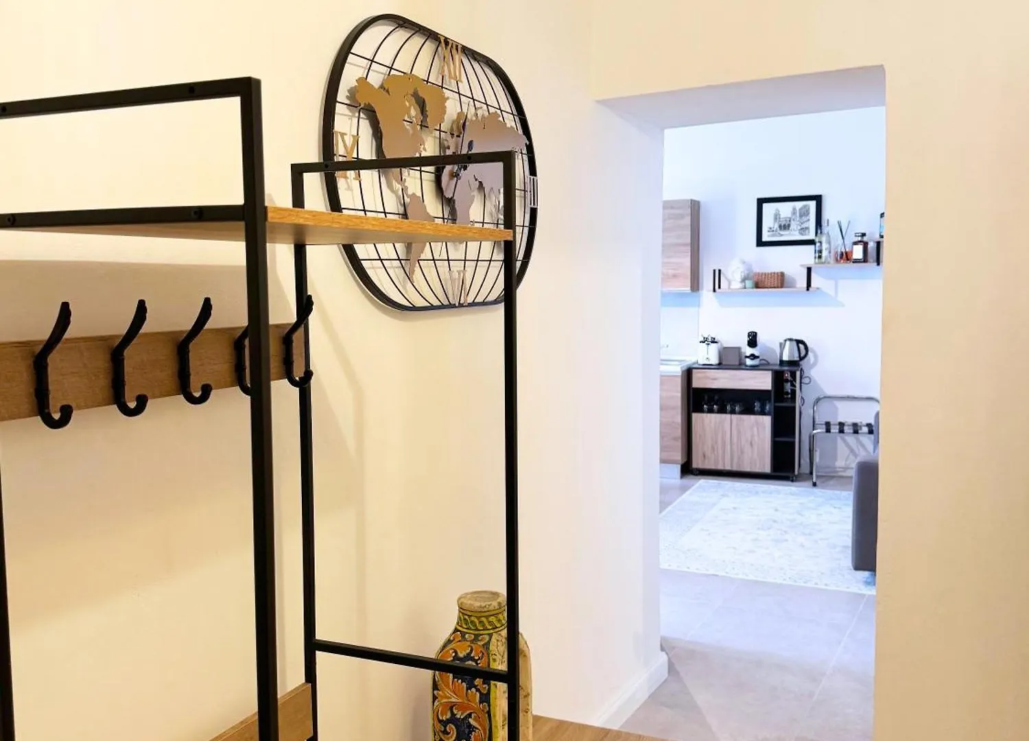 Helena Apartments - Secondo Canto Palermo 0*,  Italy